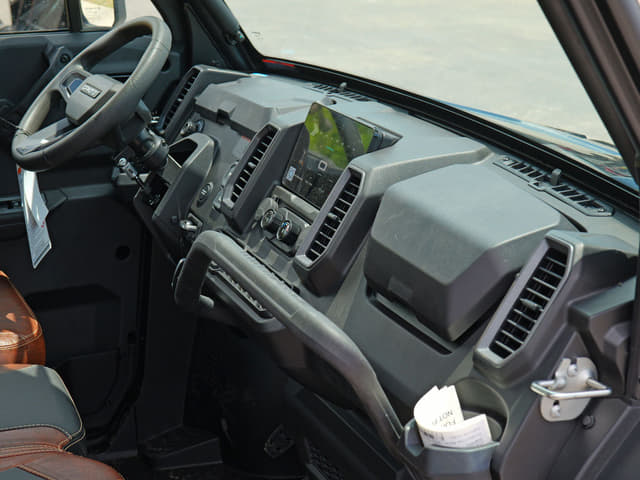 Image of CFMoto UForce U10 Pro equipment image 4