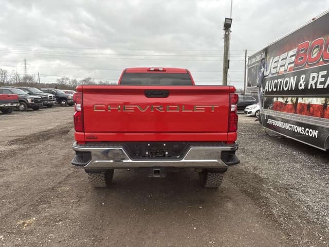 Image of Chevrolet 2500HD equipment image 3