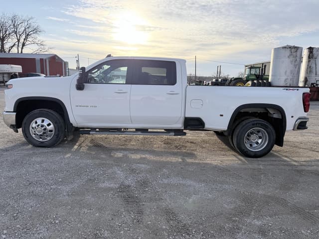 Image of Chevrolet 3500HD equipment image 3