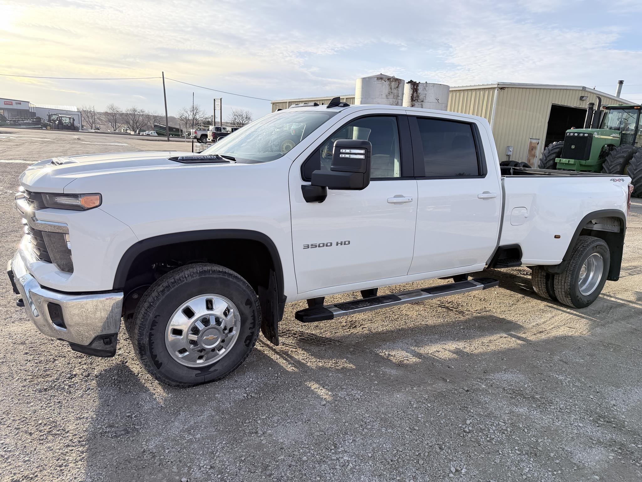 2025 Chevrolet 3500HD Equipment Image0