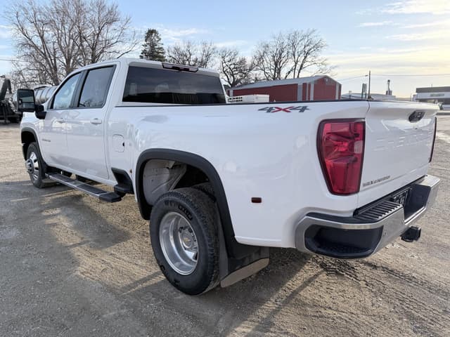 Image of Chevrolet 3500HD equipment image 4