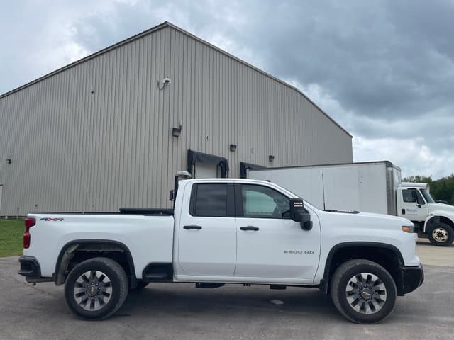 Image of Chevrolet 2500HD equipment image 3
