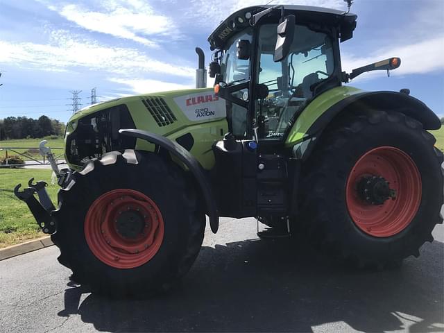 Image of CLAAS Axion 820 equipment image 2