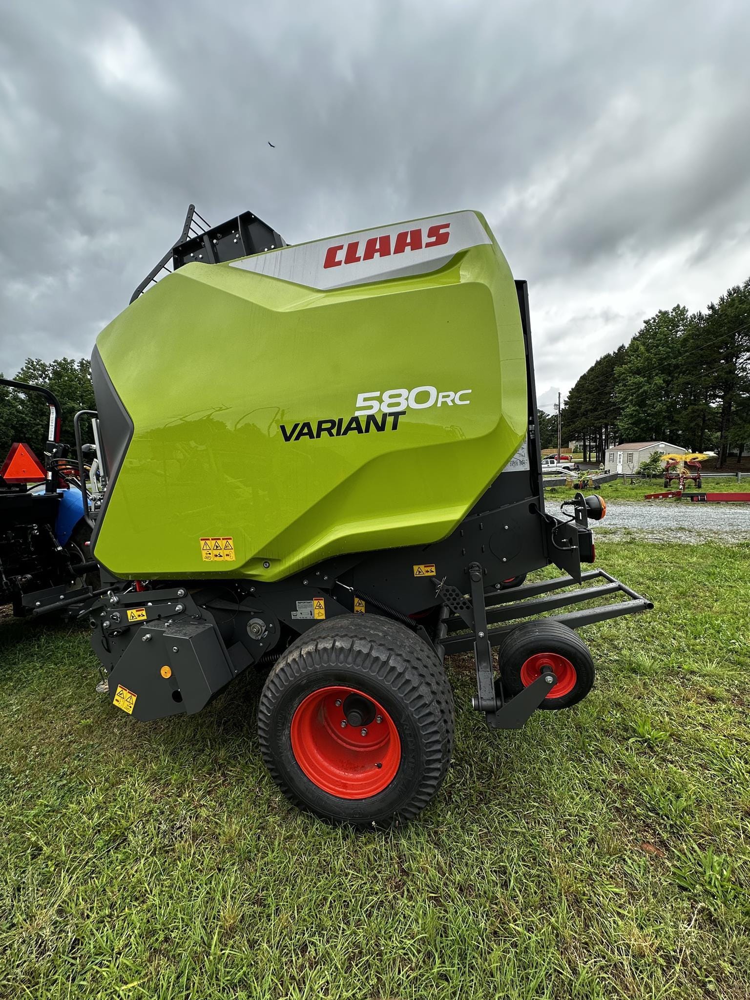 2025 CLAAS Variant 580RC Equipment Image0