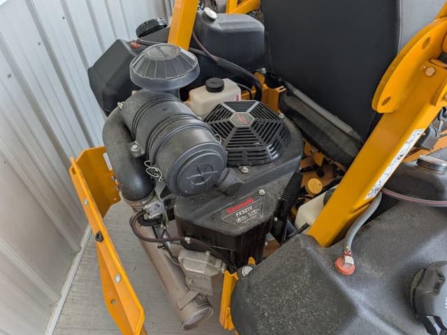 Image of Cub Cadet Pro Z 772L equipment image 3