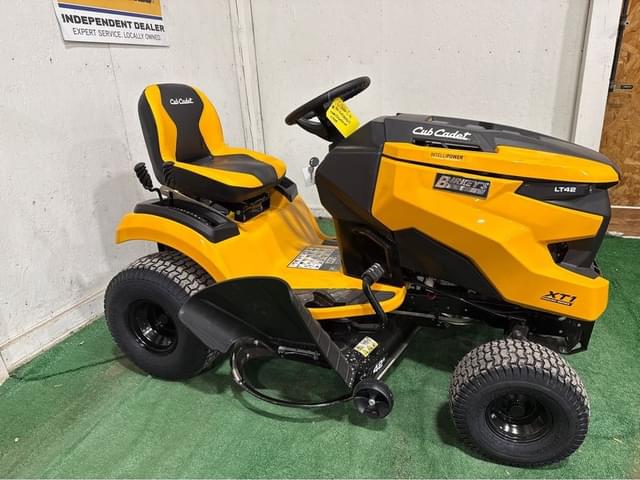 Image of Cub Cadet XT1 LT42 equipment image 1