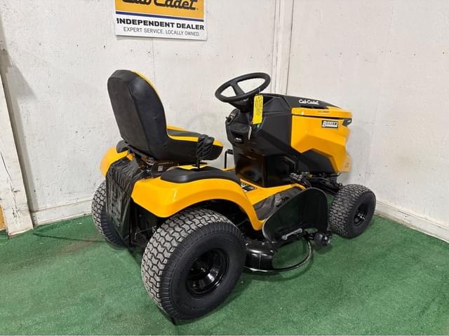 Image of Cub Cadet XT1 LT42 equipment image 4