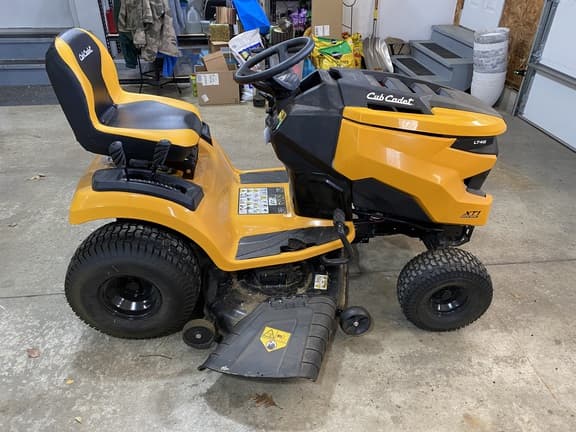Image of Cub Cadet XT1 LT46 equipment image 2