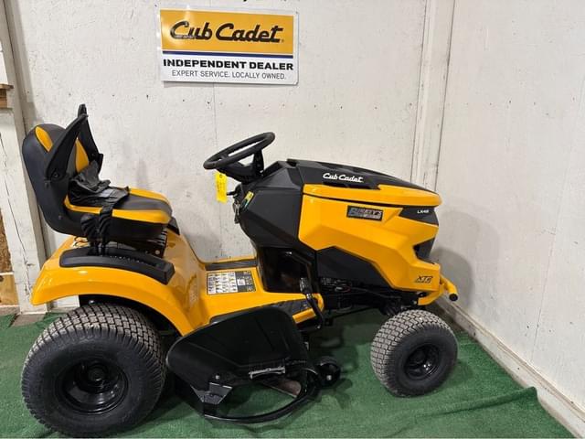 Image of Cub Cadet XT2 LX42 equipment image 1