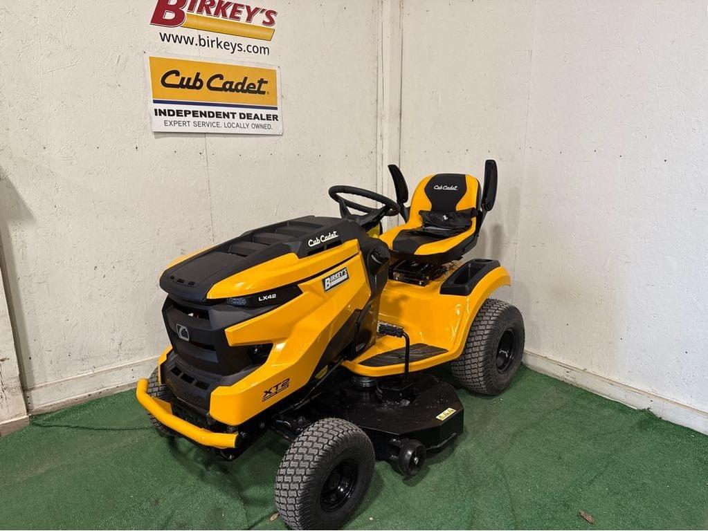 Image of Cub Cadet XT2 LX42 Primary image