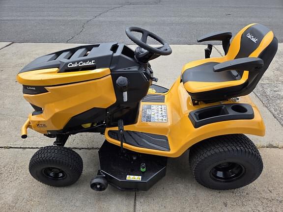 Image of Cub Cadet XT2 LX42 Primary image