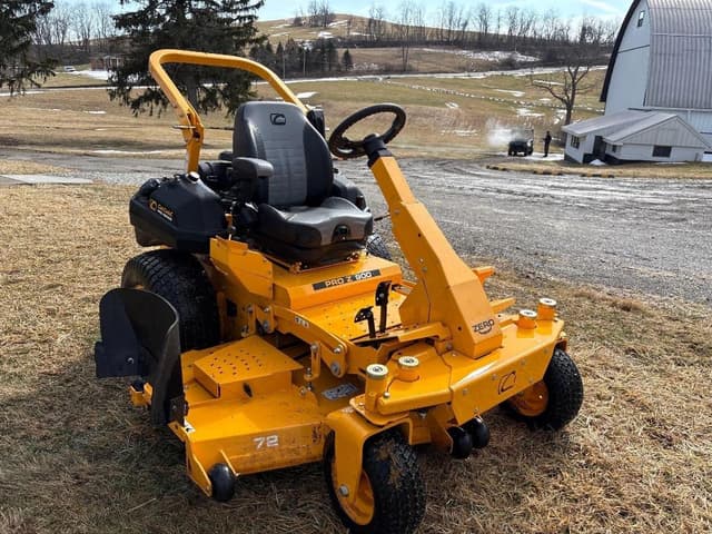 Image of Cub Cadet PRO Z900 equipment image 3