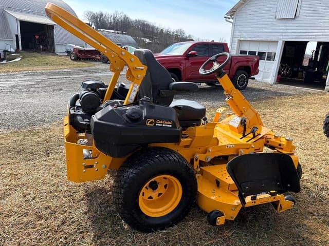 Image of Cub Cadet PRO Z900 equipment image 2
