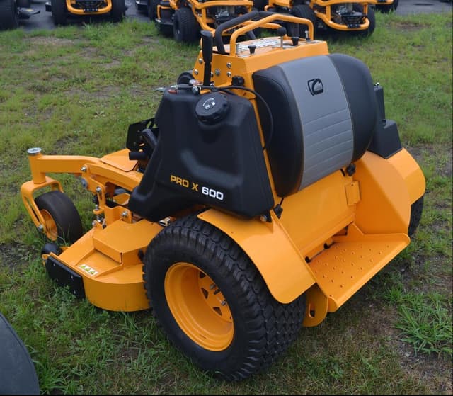 Image of Cub Cadet PRO X600 equipment image 4
