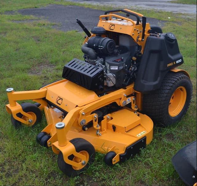 Image of Cub Cadet PRO X600 equipment image 3