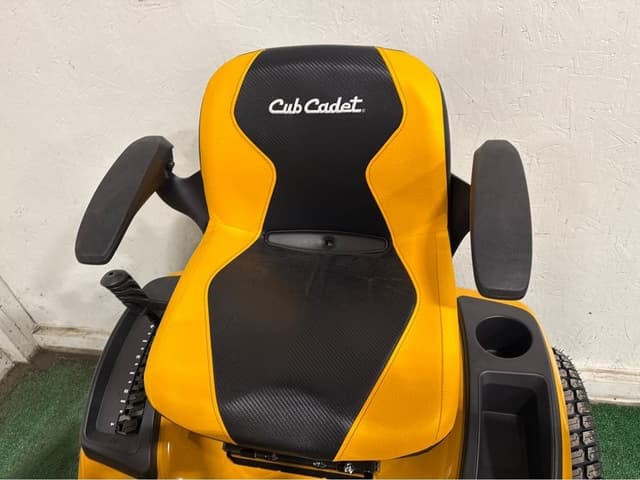 Image of Cub Cadet XT2 SLX50 equipment image 2