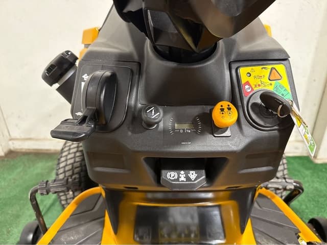 Image of Cub Cadet XT2 SLX50 equipment image 3