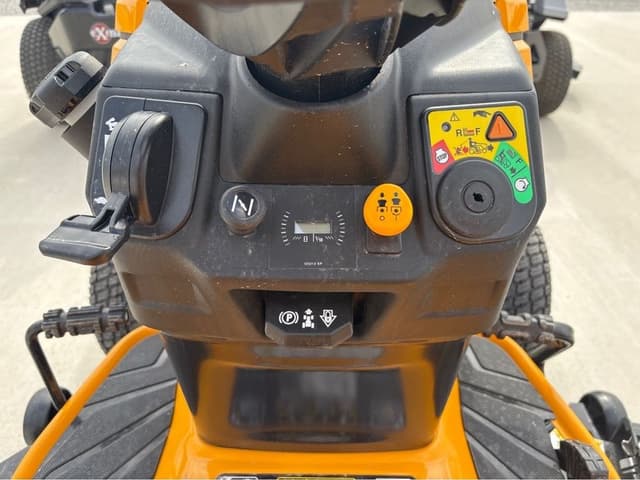 Image of Cub Cadet XT2 SLX50 equipment image 4