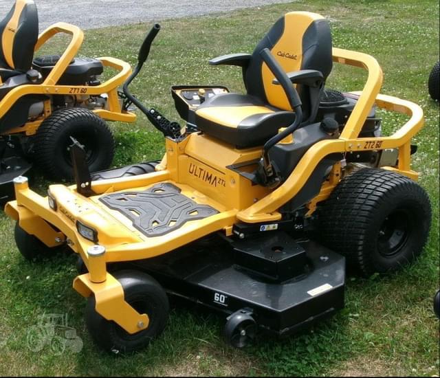Image of Cub Cadet Ultima ZT2 equipment image 3
