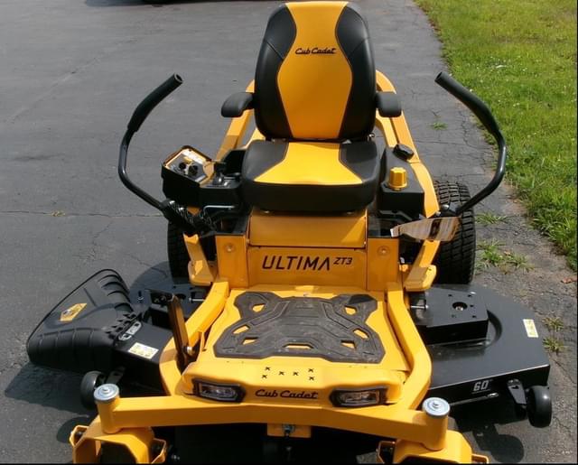 Image of Cub Cadet Ultima ZT3 equipment image 2