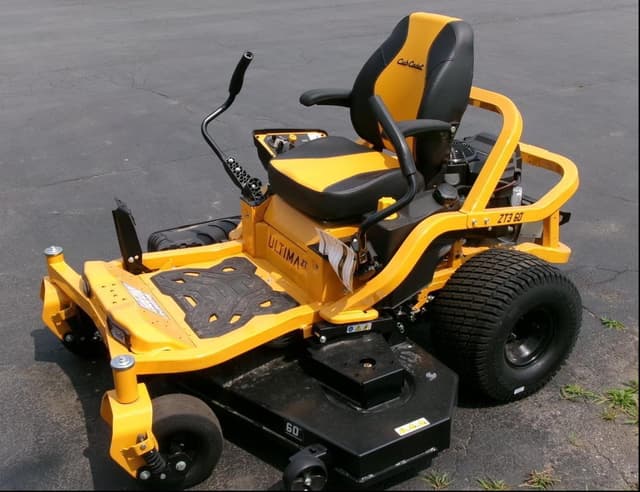 Image of Cub Cadet Ultima ZT3 equipment image 1