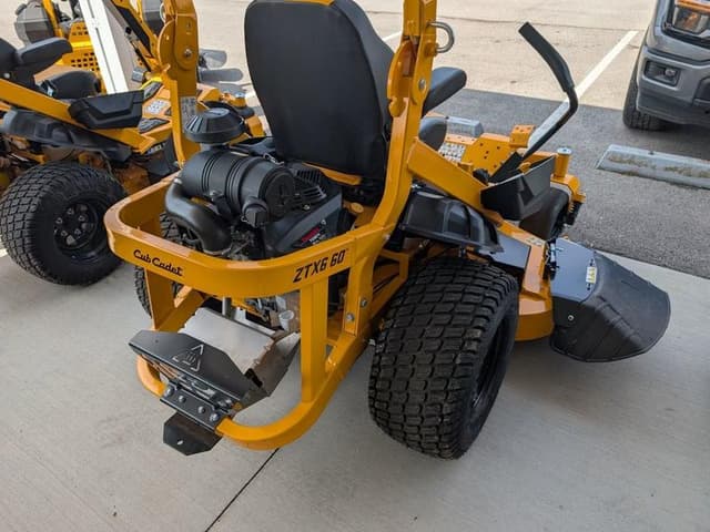 Image of Cub Cadet Ultima ZTX6 equipment image 3