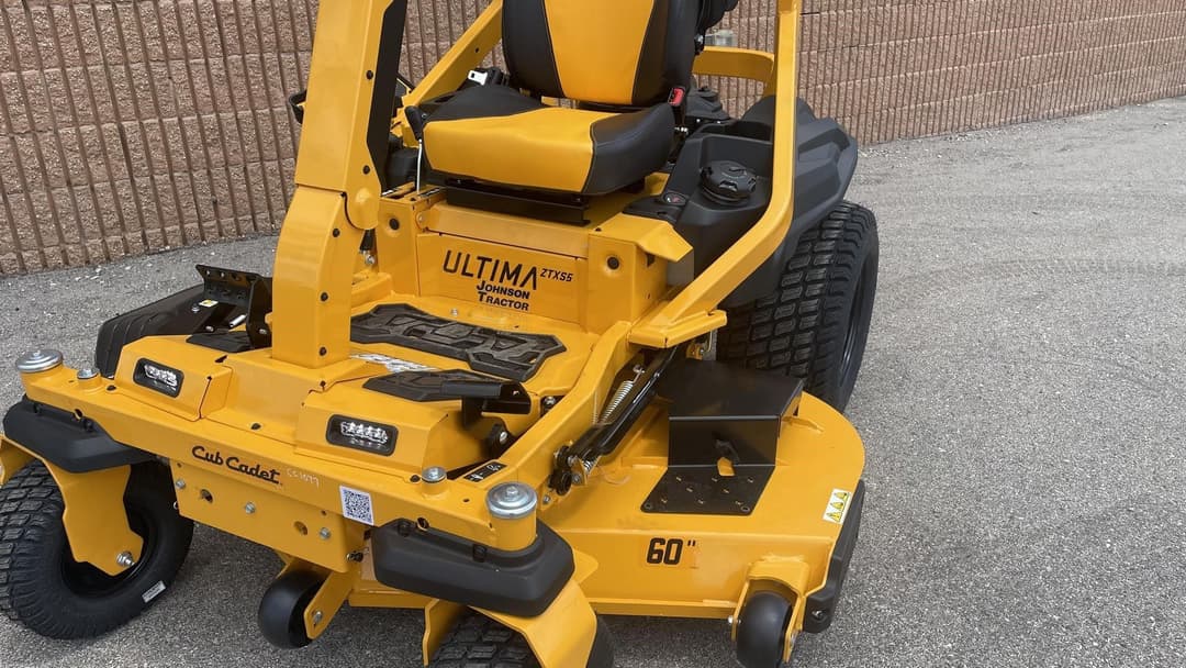 Image of Cub Cadet Ultima ZTX5 Image 1