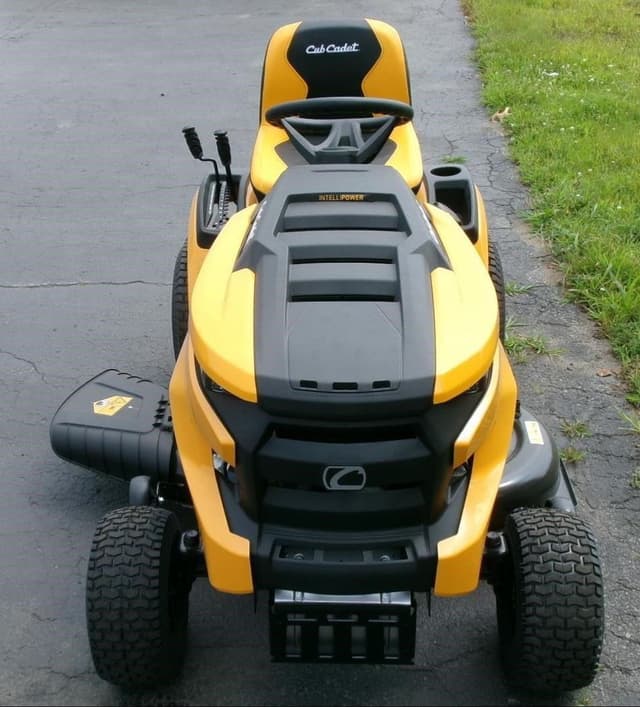Image of Cub Cadet XT1 LT42 equipment image 3