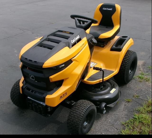 Image of Cub Cadet XT1 LT42 equipment image 1