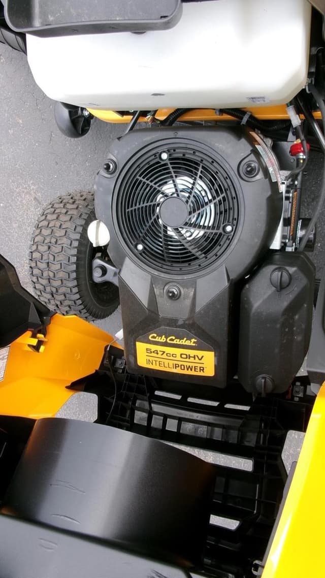 Image of Cub Cadet XT1 equipment image 4
