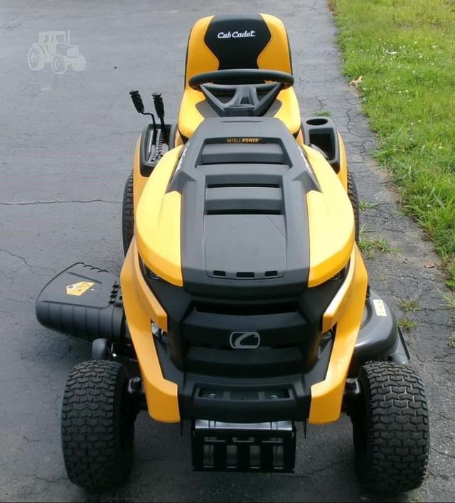 Image of Cub Cadet XT1 LT42 equipment image 3