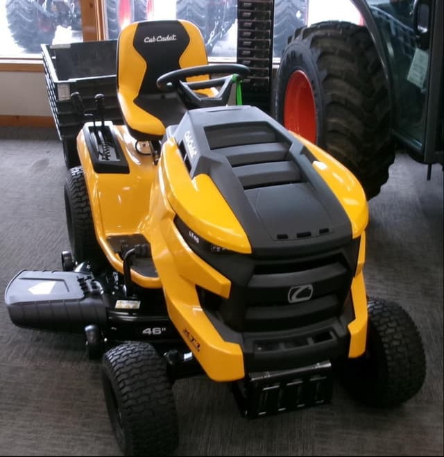 Image of Cub Cadet XT1 LT46 equipment image 2