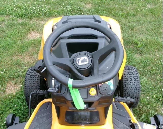 Image of Cub Cadet XT1 ST54 equipment image 2