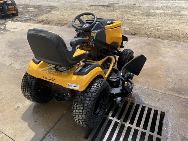 Image of Cub Cadet XT2 SLX54 equipment image 3
