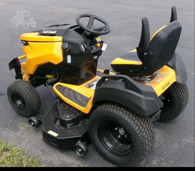 Image of Cub Cadet XT2 equipment image 2