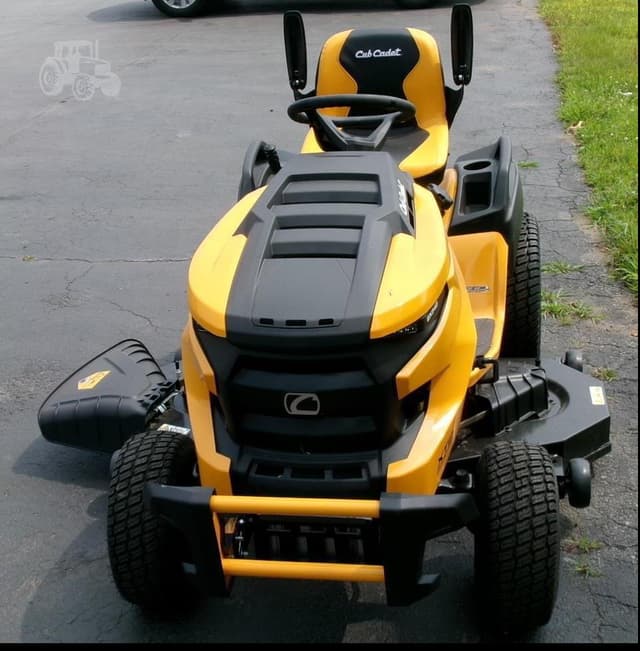 Image of Cub Cadet XT2 equipment image 3