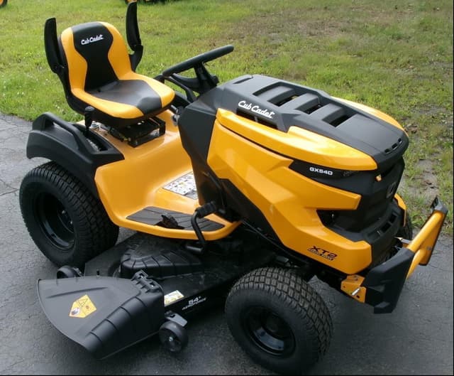 Image of Cub Cadet XT2 equipment image 1