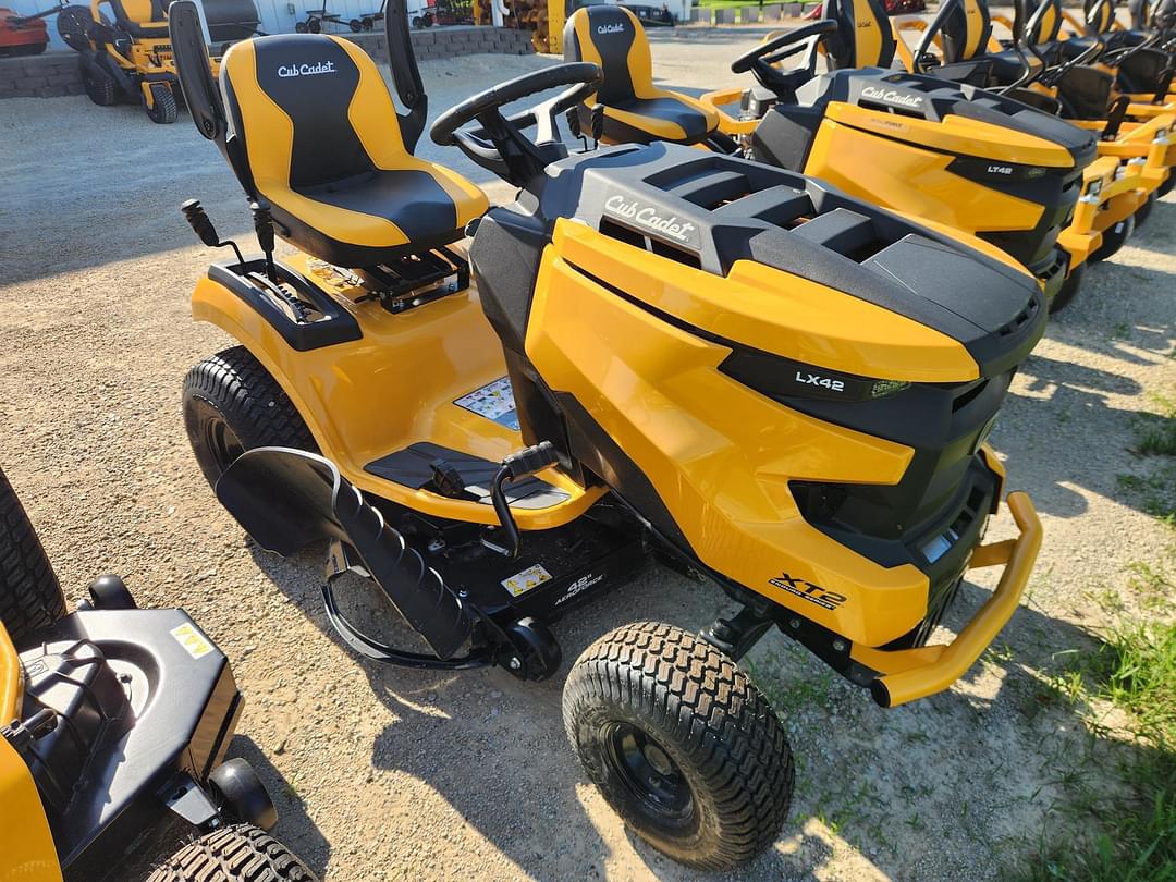 Image of Cub Cadet XT2 LX42 Primary Image