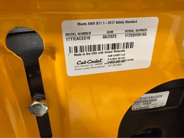 Image of Cub Cadet Ultima ZT1 equipment image 2