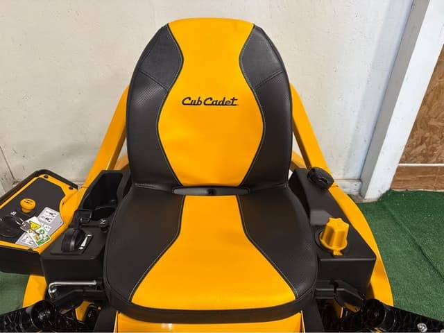 Image of Cub Cadet Ultima ZT1 equipment image 3