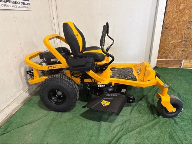 Image of Cub Cadet Ultima ZT1 equipment image 1