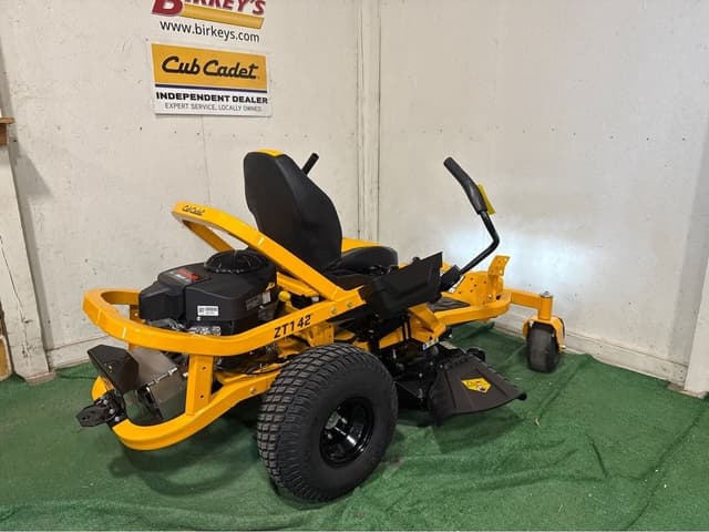 Image of Cub Cadet Ultima ZT1 equipment image 2
