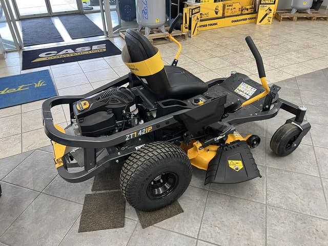 Image of Cub Cadet Ultima ZT1 equipment image 4