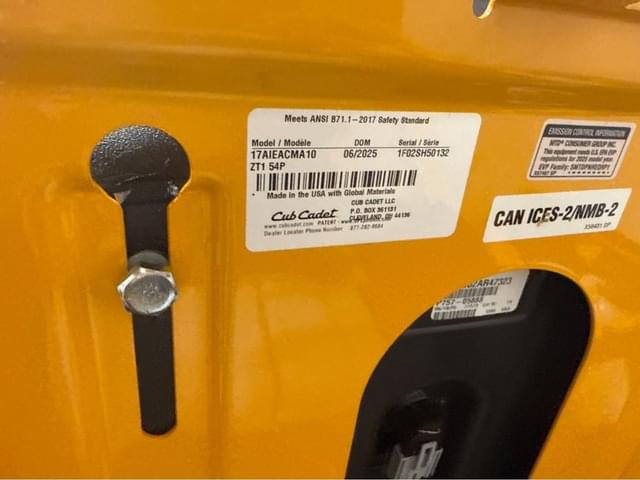 Image of Cub Cadet Ultima ZT1 equipment image 2