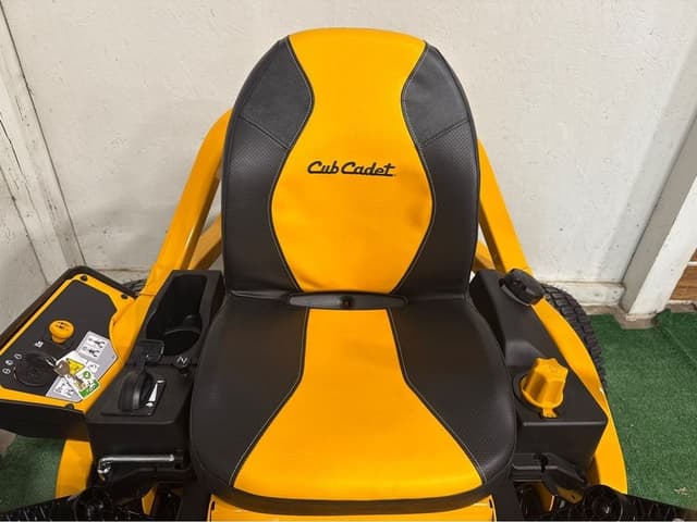 Image of Cub Cadet Ultima ZT1 equipment image 3