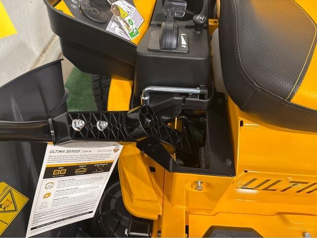 Image of Cub Cadet Ultima ZT1 equipment image 4