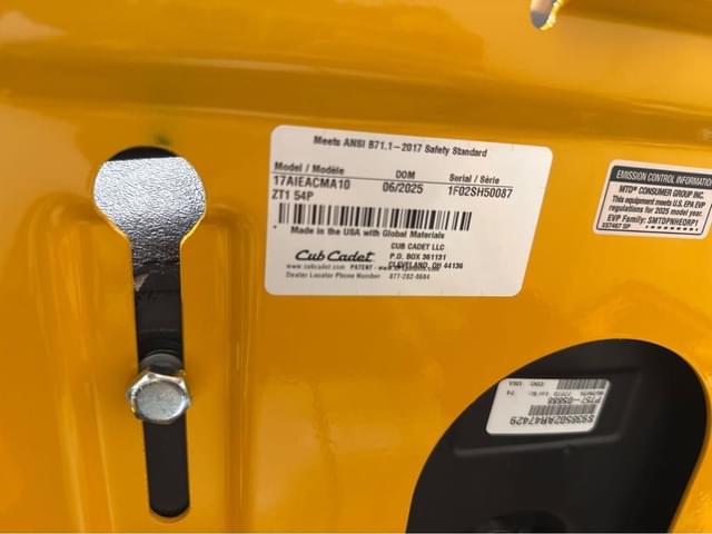 Image of Cub Cadet Ultima ZT1 equipment image 2