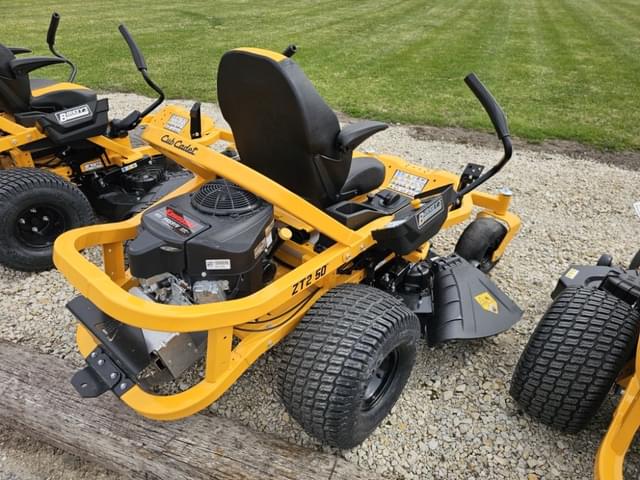 Image of Cub Cadet Ultima ZT2 equipment image 2