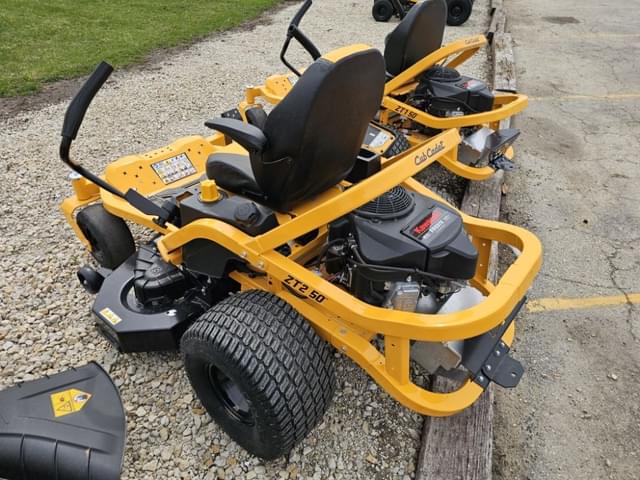 Image of Cub Cadet Ultima ZT2 equipment image 4