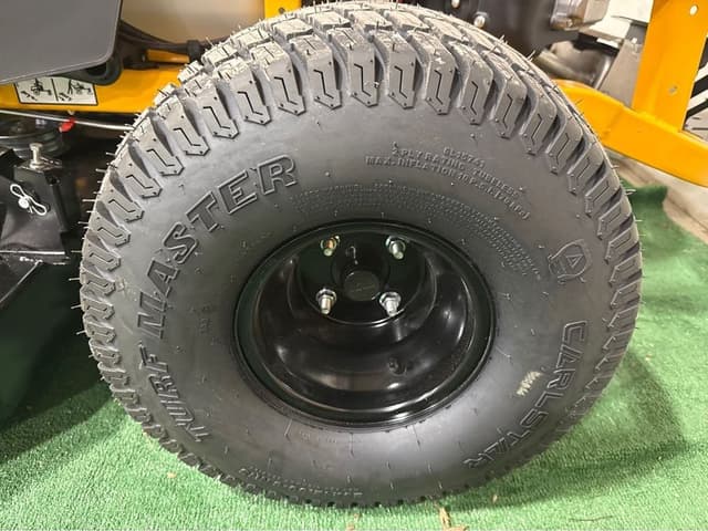 Image of Cub Cadet Ultima ZT2 equipment image 4